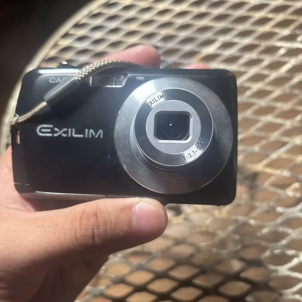 Casio EXILIM EX-S5 10.1MP Digital Camera Black 1 Battery No Charger Tested Works